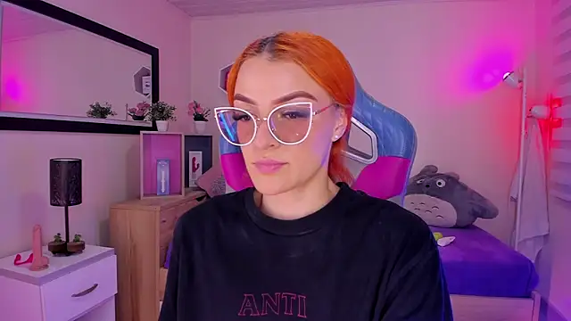 Snapshot of celeste_blazze_ chatting on February 11, 5:24 pm celeste blazze online show from February 11, 5:24 pm