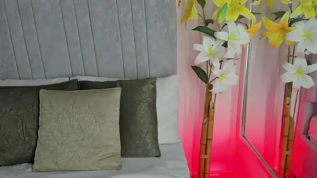 Snapshot of VioletteStarr chatting on November 1, 1:38 pm VioletteStarr online show from November 1, 1:38 pm