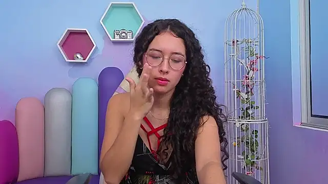 Snapshot of Sasha-Monroe chatting on December 1, 4:02 am Sasha-Monroe online show from December 1, 4:02 am