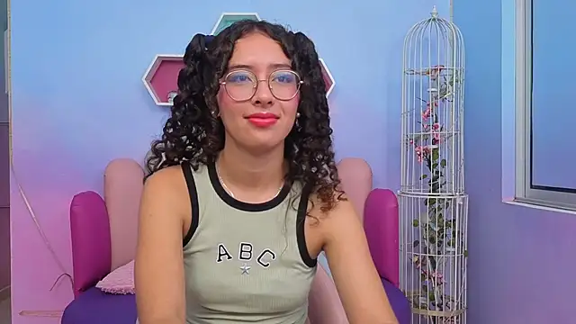 Snapshot of Sasha-Monroe chatting on November 2, 11:54 pm Sasha-Monroe online show from November 2, 11:54 pm