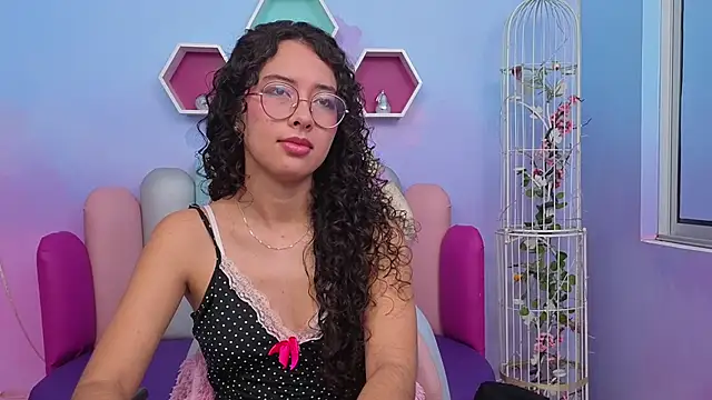 Snapshot of Sasha-Monroe chatting on November 16, 3:33 am Sasha-Monroe online show from November 16, 3:33 am