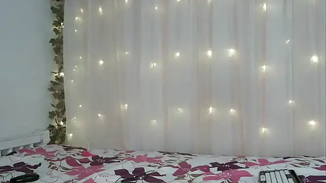 Snapshot of angelicahotparis18 chatting on November 13, 7:40 pm angelicahotparis18 online show from November 13, 7:40 pm