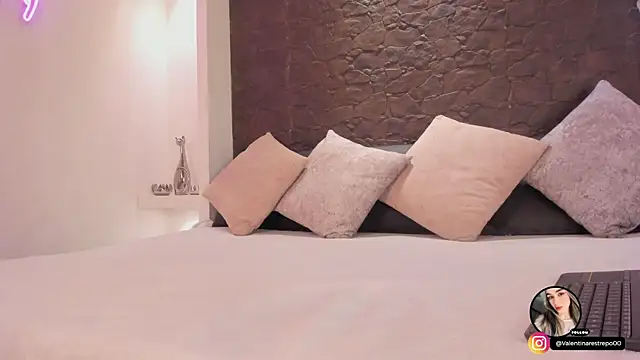 EmilyAllen 1 online show from December 17, 3:55 am