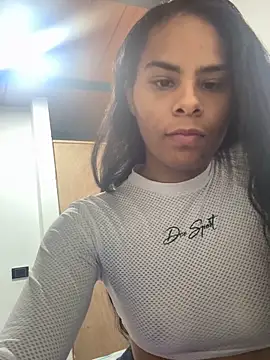 Snapshot of NikolRose chatting on November 3, 11:30 pm NikolRose online show from November 3, 11:30 pm