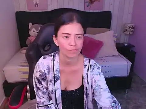 Snapshot of _Rachel_Jones_ chatting on February 3, 3:26 am Rachel Jones online show from February 3, 3:26 am