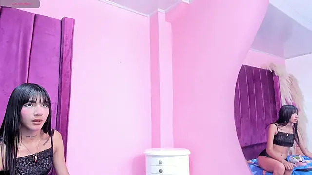 Snapshot of foxyhillx chatting on December 15, 5:52 pm foxyhillx online show from December 15, 5:52 pm