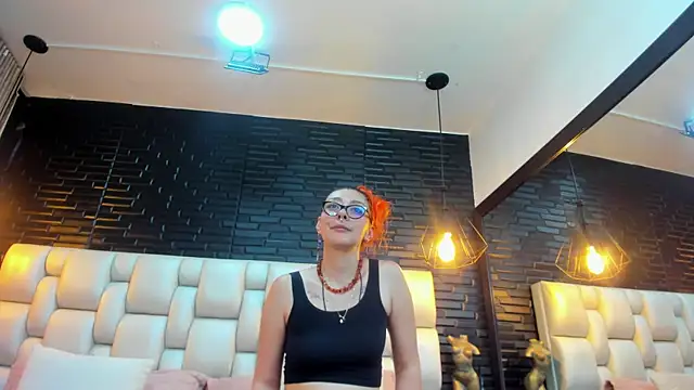 EmilyyRed online show from November 18, 10:13 pm