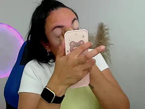 Snapshot of Yadis_hot chatting on November 15, 8:57 pm Yadis hot online show from November 15, 8:57 pm