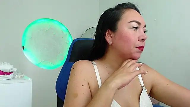 Snapshot of Yadis_hot chatting on November 5, 8:56 pm Yadis hot online show from November 5, 8:56 pm