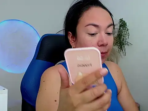 Snapshot of Yadis_hot chatting on November 28, 8:42 pm Yadis hot online show from November 28, 8:42 pm