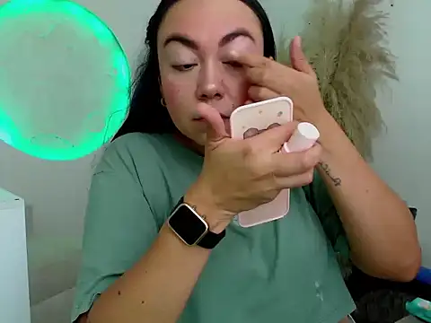 Snapshot of Yadis_hot chatting on December 15, 10:15 pm Yadis hot online show from December 15, 10:15 pm