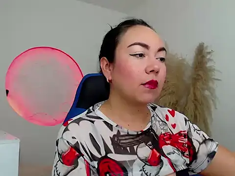 Snapshot of Yadis_hot chatting on November 18, 8:56 pm Yadis hot online show from November 18, 8:56 pm