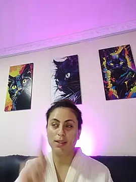 Snapshot of Caroline_Jons chatting on November 12, 12:53 pm Caroline Jons online show from November 12, 12:53 pm