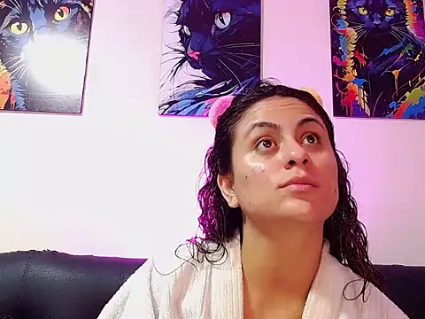 Snapshot of Caroline_Jons chatting on November 1, 10:53 am Caroline Jons online show from November 1, 10:53 am