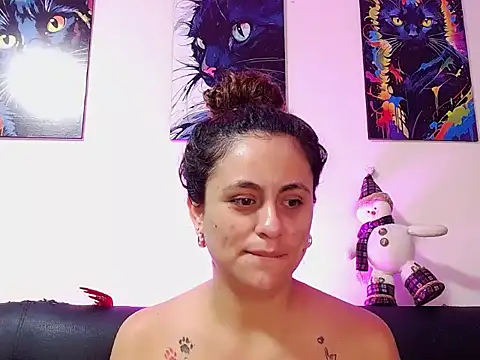 Snapshot of Caroline_Jons chatting on November 26, 11:10 am Caroline Jons online show from November 26, 11:10 am