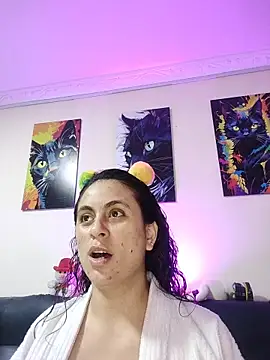 Snapshot of Caroline_Jons chatting on December 16, 11:58 am Caroline Jons online show from December 16, 11:58 am