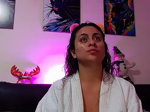 Snapshot of Caroline_Jons chatting on November 25, 10:26 am Caroline Jons online show from November 25, 10:26 am