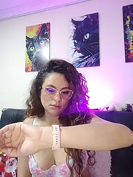 Snapshot of Caroline_Jons chatting on December 15, 11:49 am Caroline Jons online show from December 15, 11:49 am