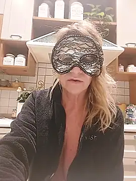 susylux online show from April 5, 5:30 pm