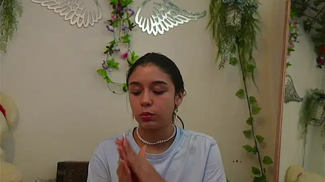 ISA NIXON online show from November 30, 6:09 pm