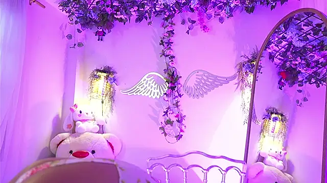 ISA NIXON online show from January 14, 9:51 pm