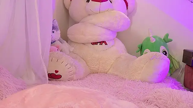 ISA NIXON online show from March 22, 9:49 pm