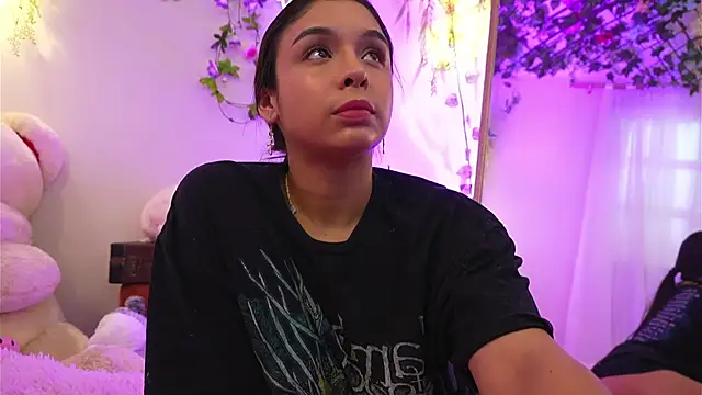 ISA NIXON online show from November 27, 8:31 pm