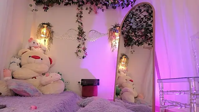 ISA NIXON online show from February 7, 8:39 pm