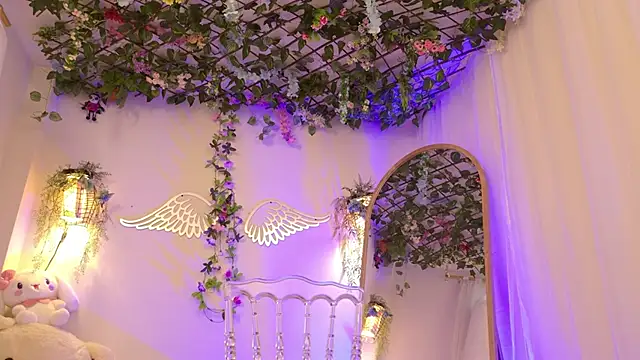 ISA NIXON online show from March 28, 7:26 pm