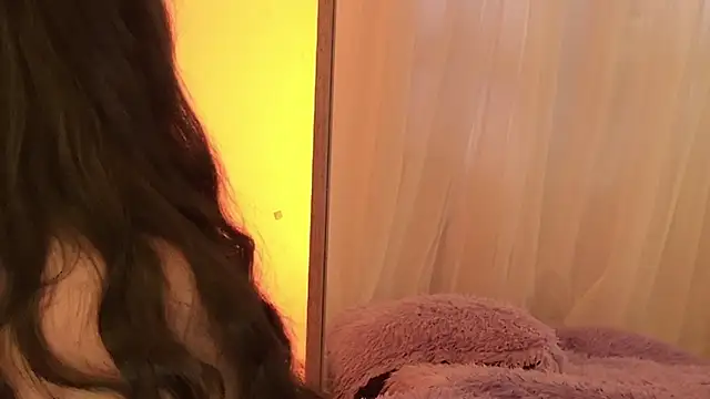 ISA NIXON online show from April 17, 9:06 pm