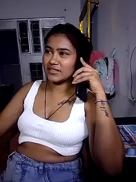 lindalatina11 online show from November 2, 1:43 am