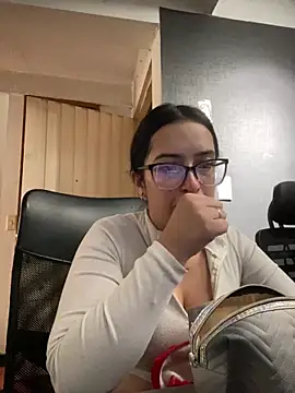 Snapshot of Kloe_Novoa chatting on February 14, 1:33 pm Kloe Novoa online show from February 14, 1:33 pm