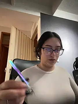 Snapshot of Kloe_Novoa chatting on February 11, 1:33 pm Kloe Novoa online show from February 11, 1:33 pm