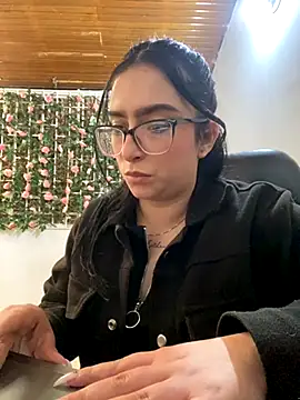 Snapshot of Kloe_Novoa chatting on October 29, 2:27 pm Kloe Novoa online show from October 29, 2:27 pm