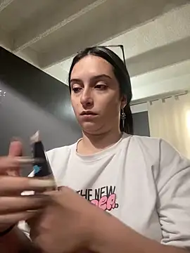 Kloe Novoa online show from December 17, 1:05 pm