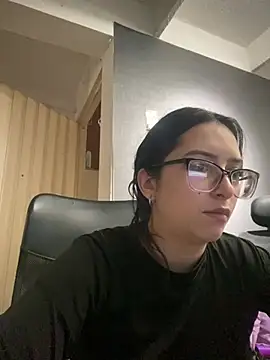 Snapshot of Kloe_Novoa chatting on February 13, 1:33 pm Kloe Novoa online show from February 13, 1:33 pm