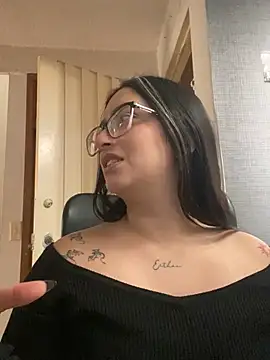 Snapshot of Kloe_Novoa chatting on February 19, 1:41 pm Kloe Novoa online show from February 19, 1:41 pm