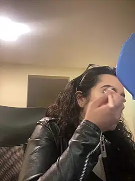 Kloe Novoa online show from March 25, 1:10 pm