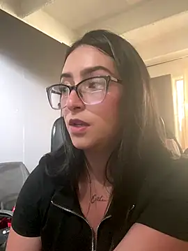 Snapshot of Kloe_Novoa chatting on January 5, 5:27 pm Kloe Novoa online show from January 5, 5:27 pm