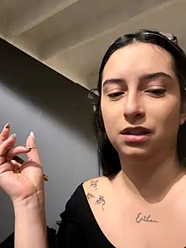 Kloe Novoa online show from December 18, 1:15 pm