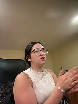 Snapshot of Kloe_Novoa chatting on February 25, 12:38 pm Kloe Novoa online show from February 25, 12:38 pm