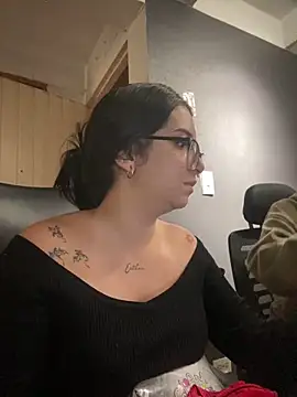 Snapshot of Kloe_Novoa chatting on February 2, 1:32 pm Kloe Novoa online show from February 2, 1:32 pm