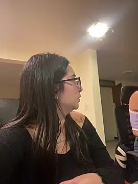 Kloe Novoa online show from April 14, 12:10 pm