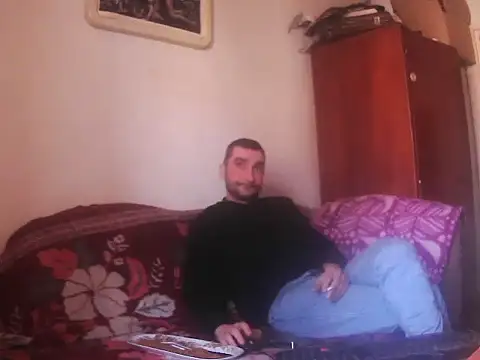 Snapshot of alin42xx chatting on November 7, 8:30 am alin42xx online show from November 7, 8:30 am