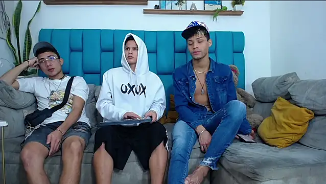 Hot Boys Latinos X online show from February 8, 7:00 pm