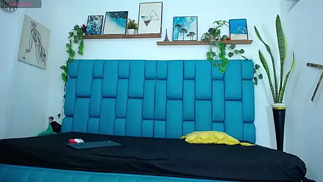 Snapshot of Hot_Boys_Latinos_X chatting on December 15, 10:04 pm Hot Boys Latinos X online show from December 15, 10:04 pm