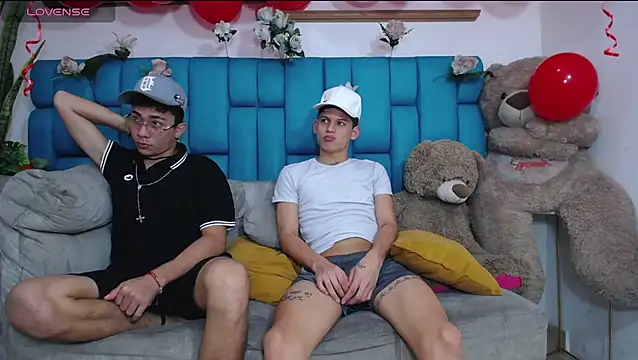 Hot Boys Latinos X online show from February 15, 7:02 pm