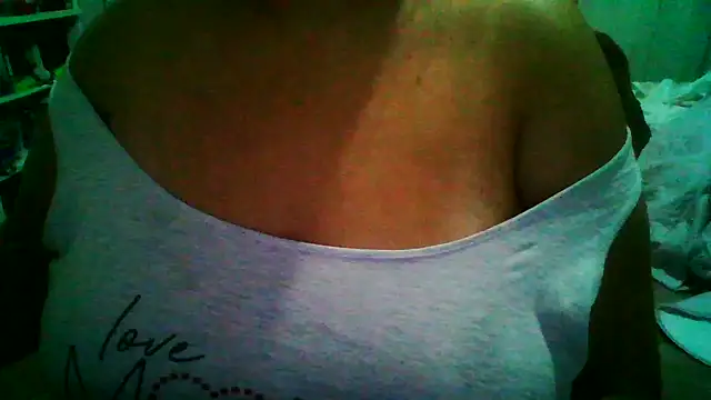 Snapshot of crazzyanne chatting on February 23, 12:01 am crazzyanne online show from February 23, 12:01 am