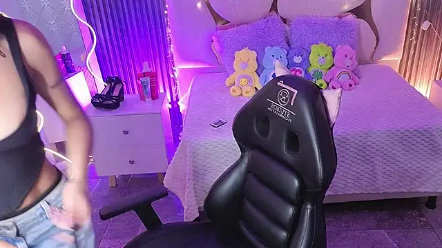 MAIILY TAY online show from January 7, 11:48 am