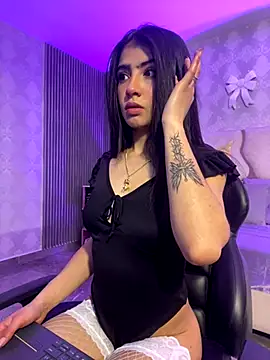 MAIILY TAY online show from December 4, 12:04 pm